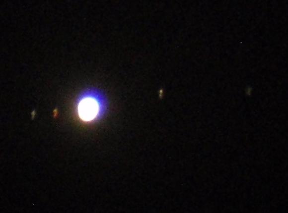 Jupiter ja neljä kuuta